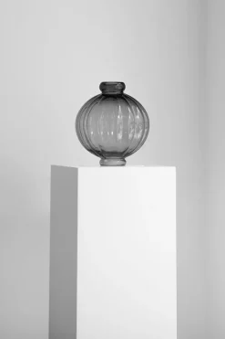 Louise Roe Balloon Vase 01