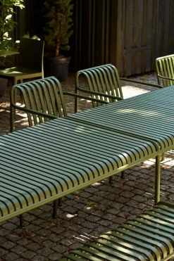 HAY PALISSADE / Table